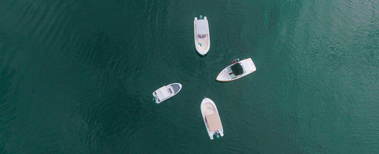 4 bateaux sur le lac du bourget